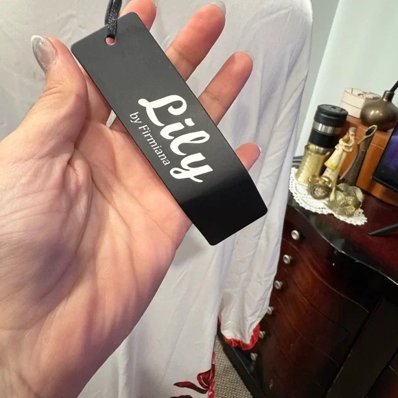 Chic White and Red Floral Dress - Picture 5 of 7